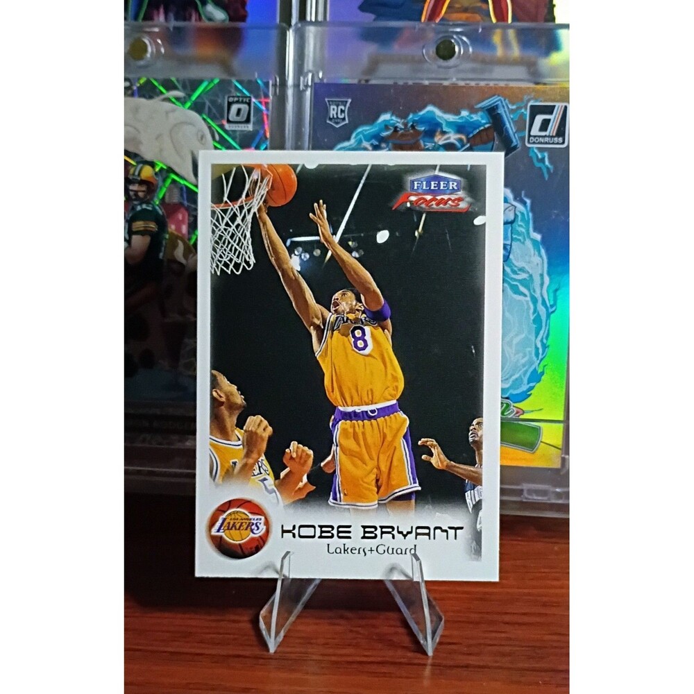 1999-00 Fleer Focus - Kobe Bryant #62 Invest